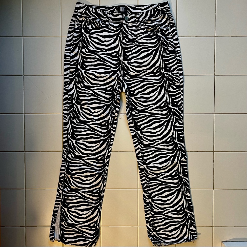 BDG Zebra Print Jeans Slim with a Slight Flare Fit